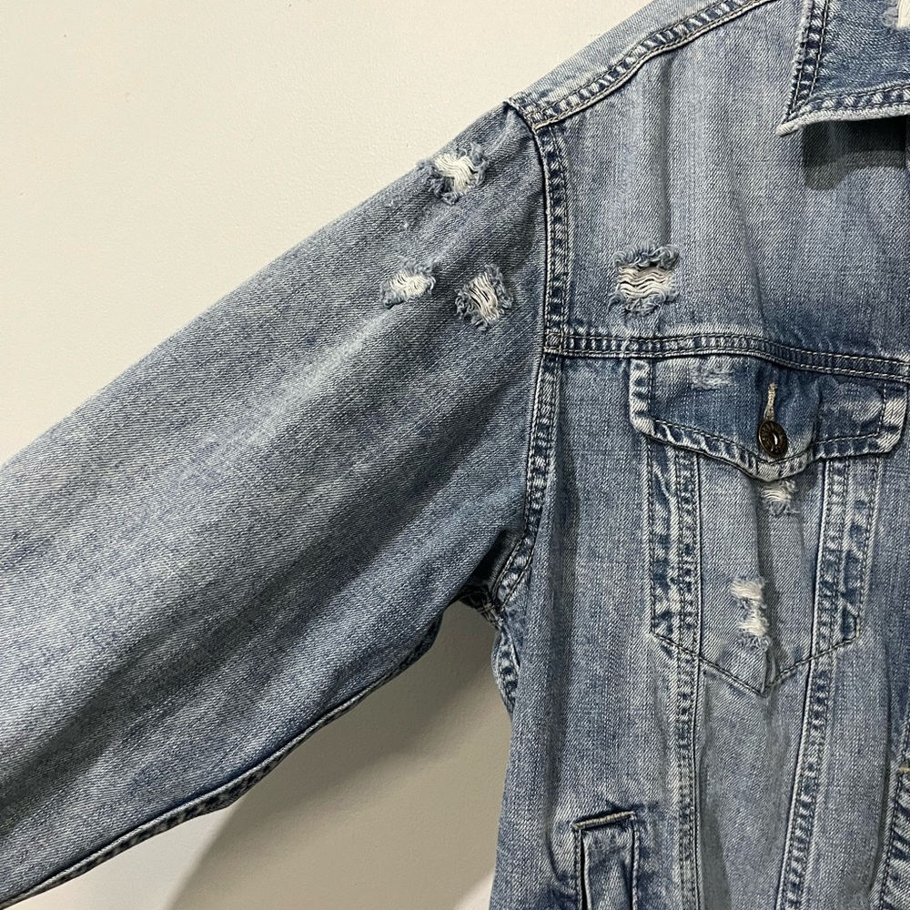 SOLD! Taking to consignment 7/31 Vici Layne distressed denim Jean jacket - Picture 7 of 16